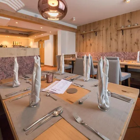 Bergland アルツル・イム・ピッツタール